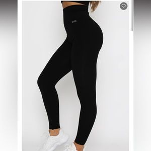 White fox Boutique seamless high waisted leggings XS brand new with tags